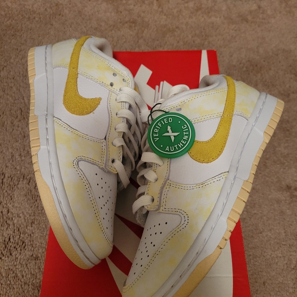 Nike Dunk Low Yellow Strike Women